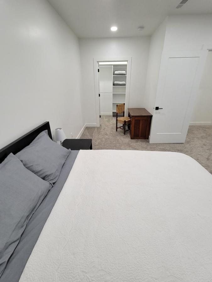 Spacious & Modern Apartment, Close To Universities And Mountains Apartment