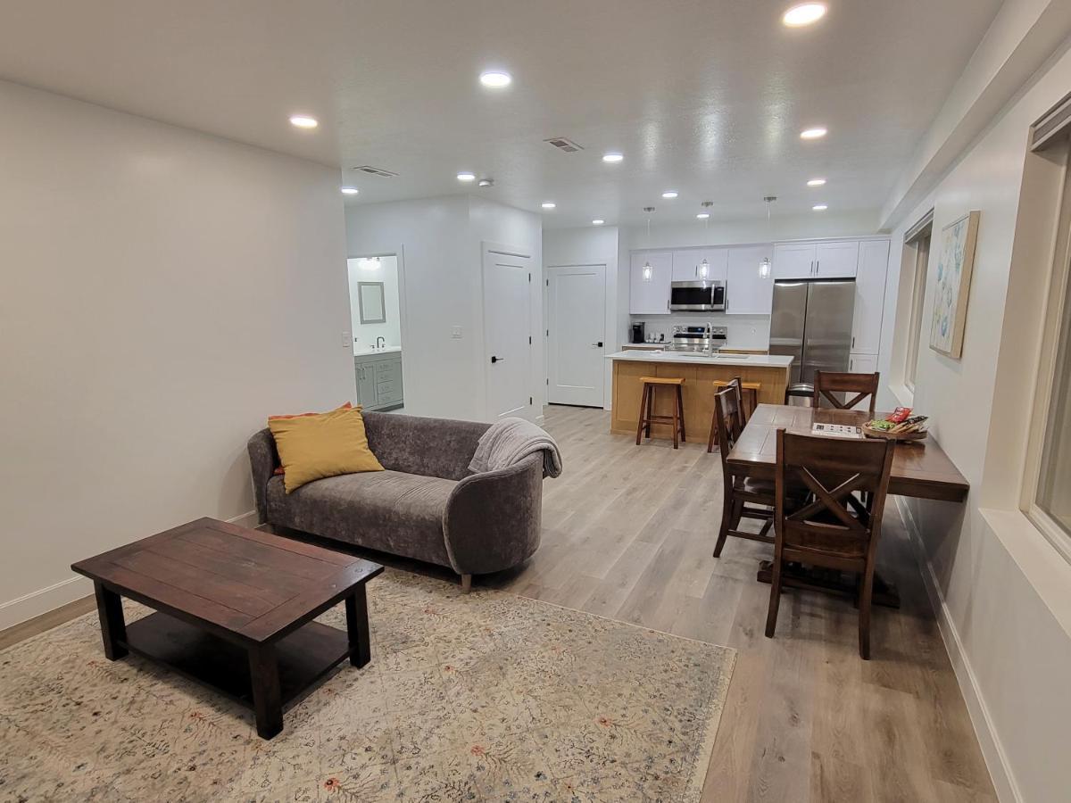 Spacious & Modern Apartment, Close To Universities And Mountains Apartment Mapleton